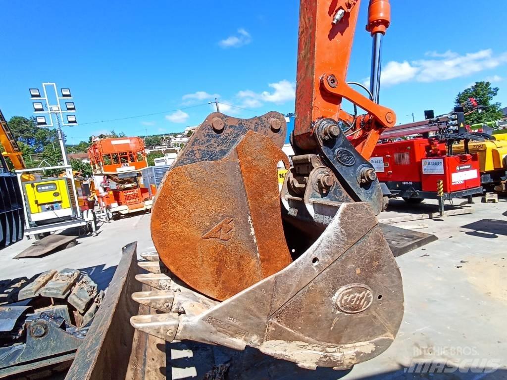 Hitachi ZX 135 US-6 Гусеничные экскаваторы