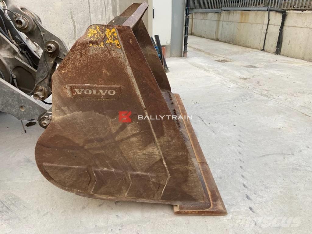 Volvo L 120 H Фронтальные погрузчики