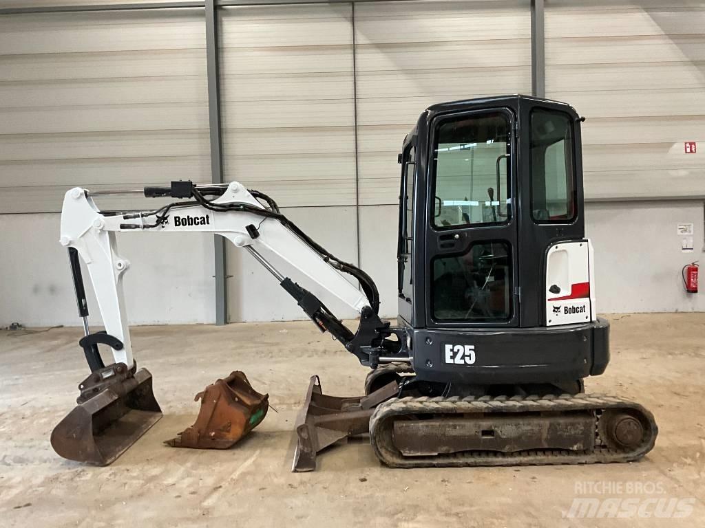 Bobcat E 25 Мини-экскаваторы