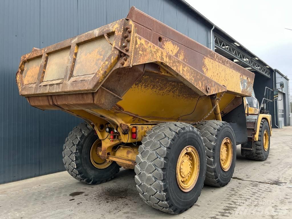 CAT 730 Шарнирно-сочленённые самосвалы