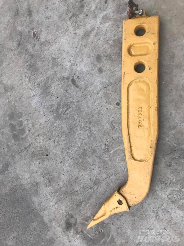 Komatsu D65 Shank Навесные рыхлители
