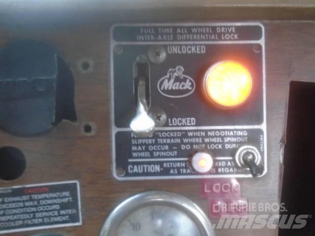 Mack RM 6866 S Снежные отвалы и плуги