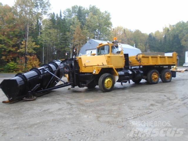 Mack RM 6866 S Снежные отвалы и плуги