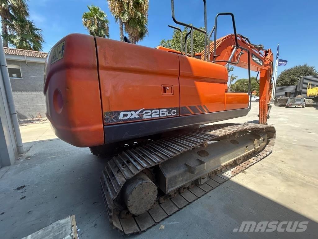 Doosan DX 225 Гусеничные экскаваторы