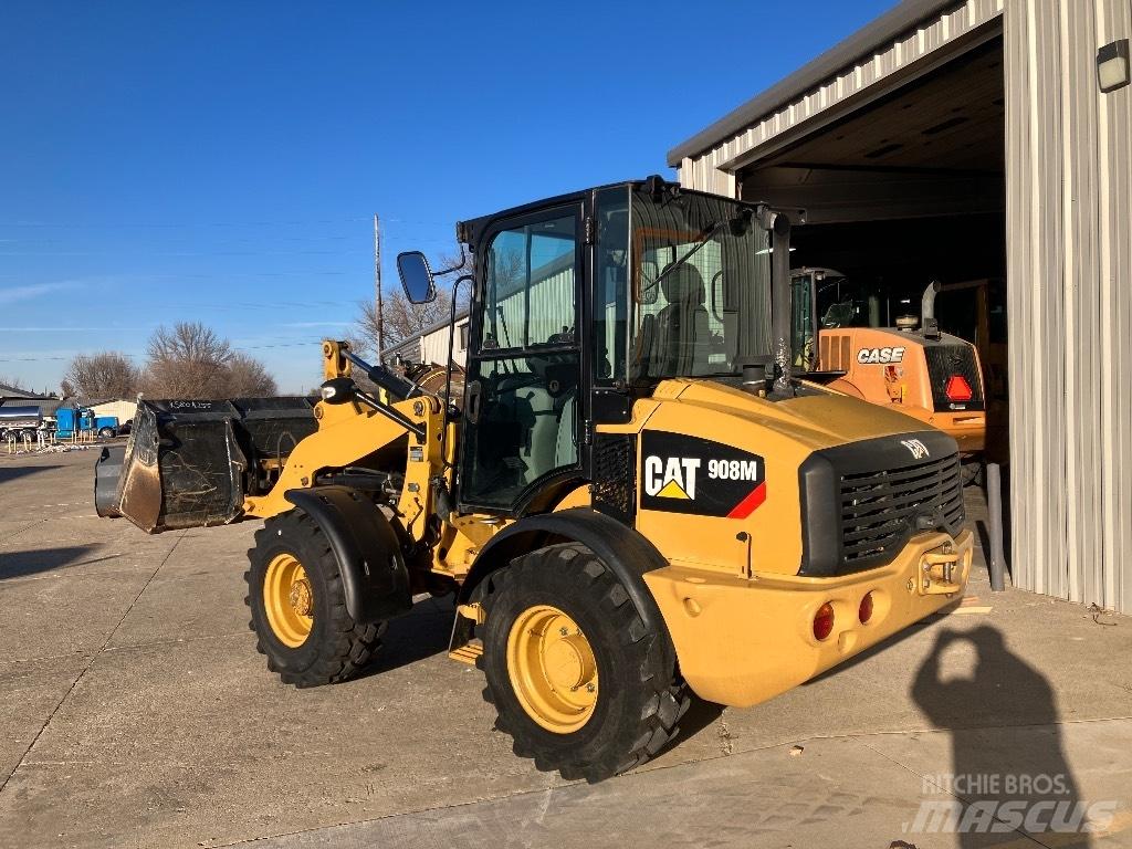 CAT 908m Фронтальные погрузчики
