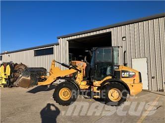 CAT 908m Фронтальные погрузчики