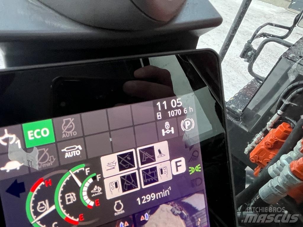 Hitachi ZX 135 W-7 Колёсные экскаваторы