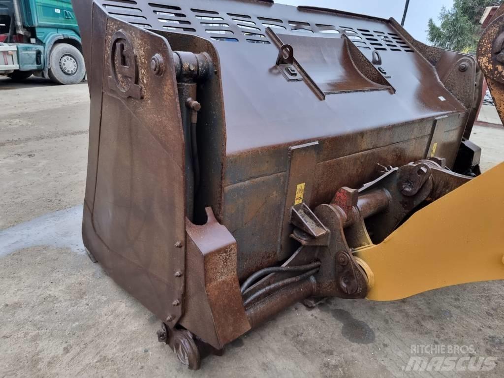 CASE 821 F Фронтальные погрузчики