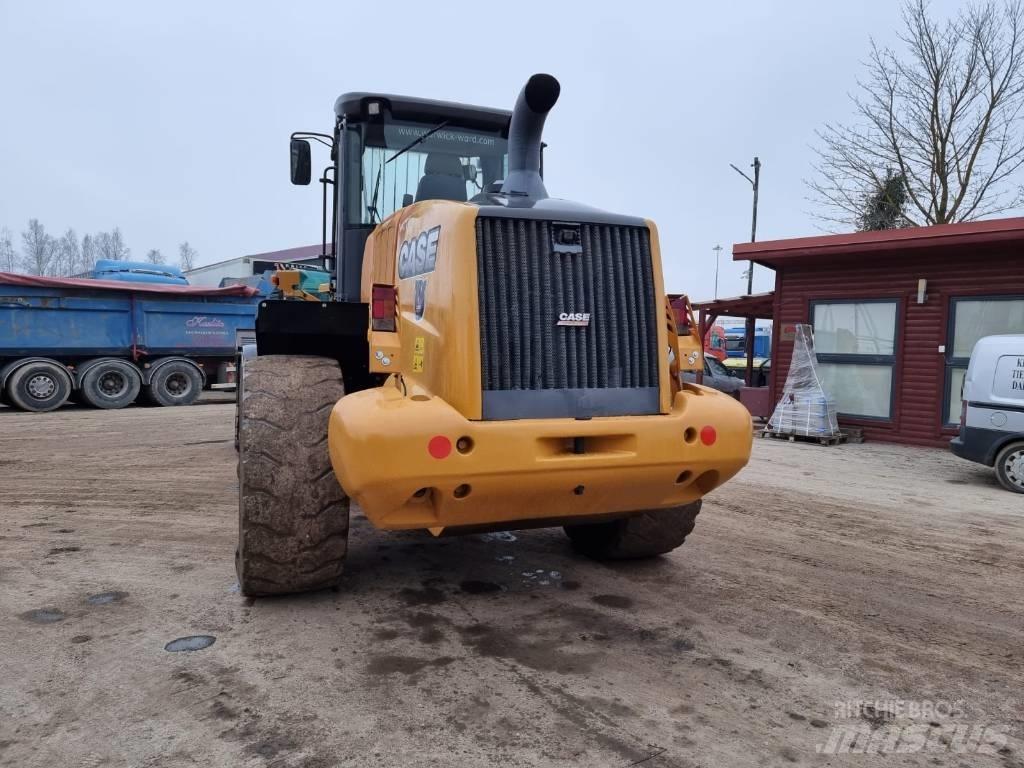 CASE 821 F Фронтальные погрузчики