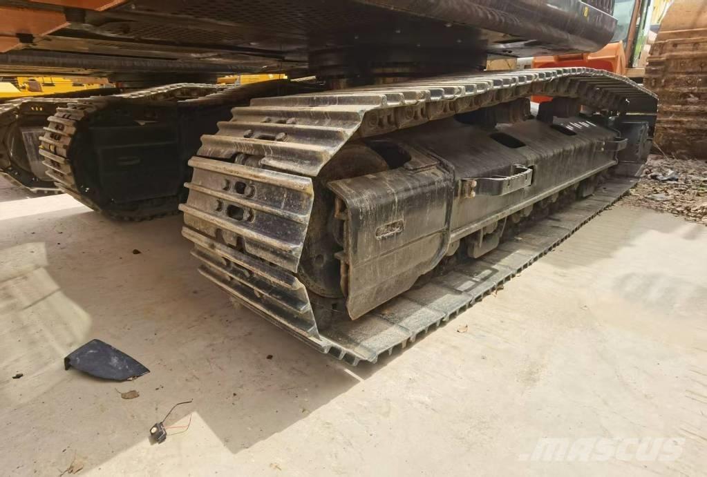 Hitachi ZX 210 Гусеничные экскаваторы