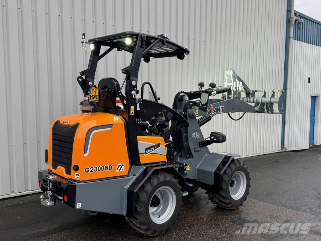 GiANT G 2300 HD Фронтальные погрузчики