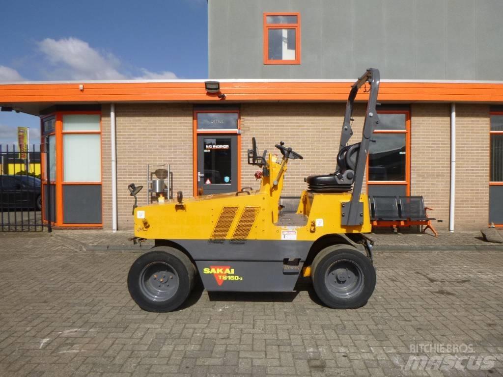 Sakai TS160-2 Пневматические катки