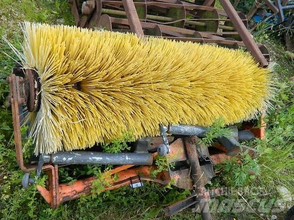 Traktora birste Вакуумные уборочные машины