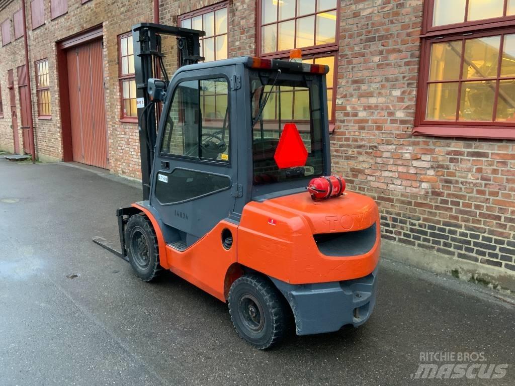 Toyota 02-8 FD F 30 Дизельные погрузчики