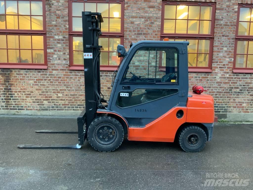 Toyota 02-8 FD F 30 Дизельные погрузчики