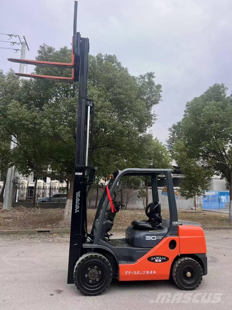 Toyota 3t Дизельные погрузчики