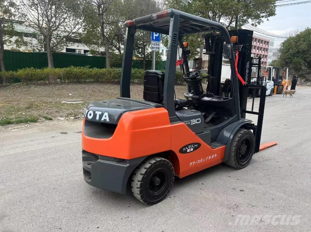 Toyota 3t Дизельные погрузчики