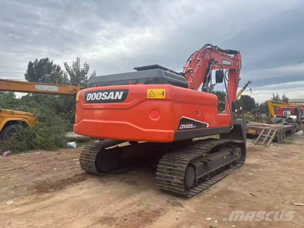 Doosan DX 225 Гусеничные экскаваторы
