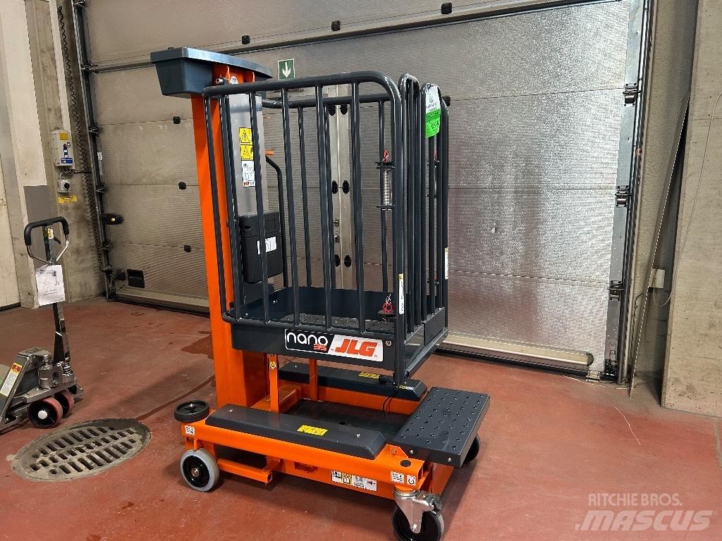 JLG Nano 35 Вертикальные мачтовые подъемники