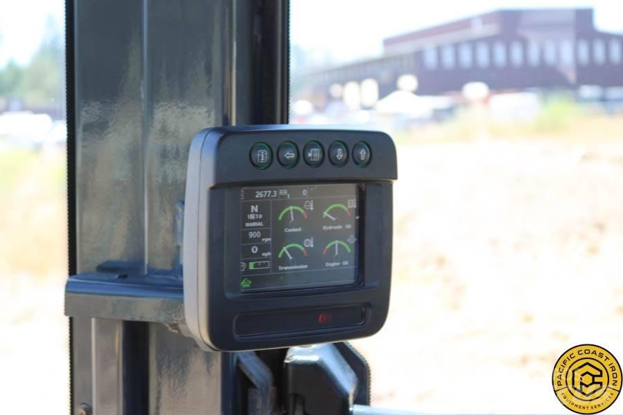 DEERE 524K Фронтальные погрузчики