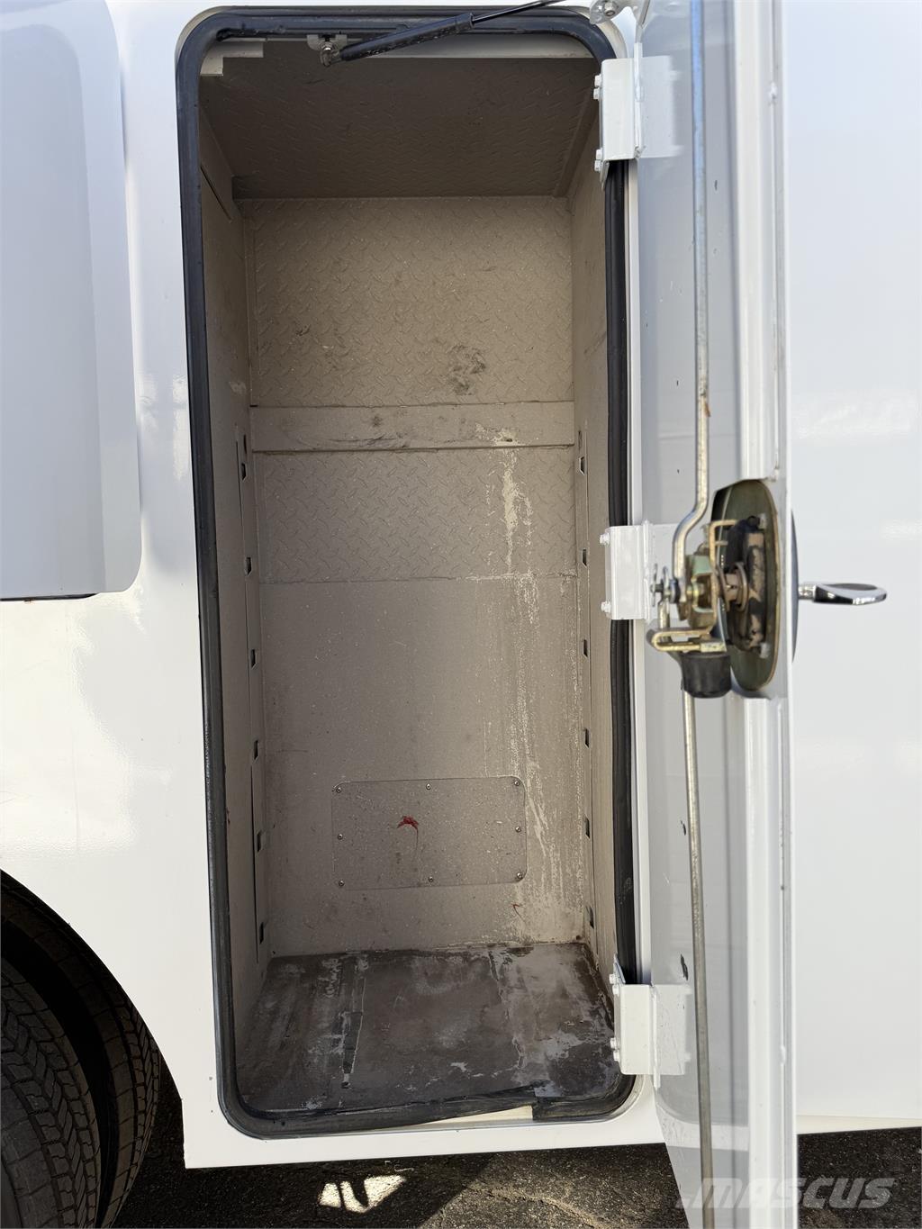 Ford F550 Комбинированные дорожные машины