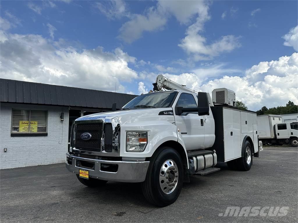 Ford F750 Комбинированные дорожные машины
