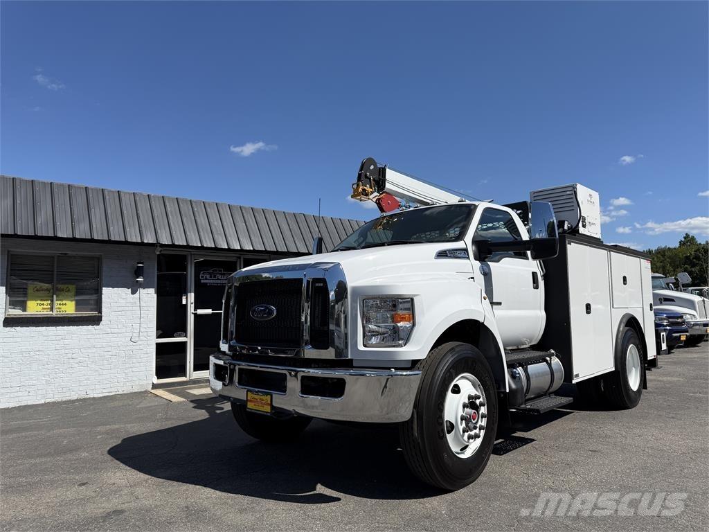 Ford F750 Комбинированные дорожные машины