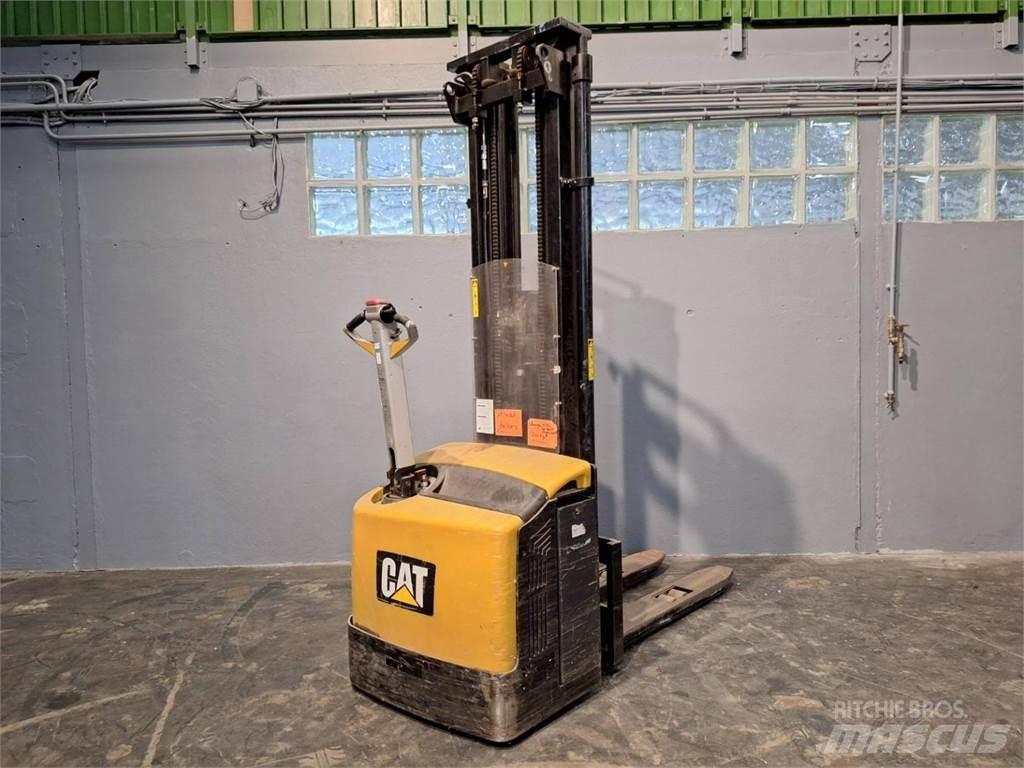CAT NSP16N Ручные штабелёры с электроподъёмом