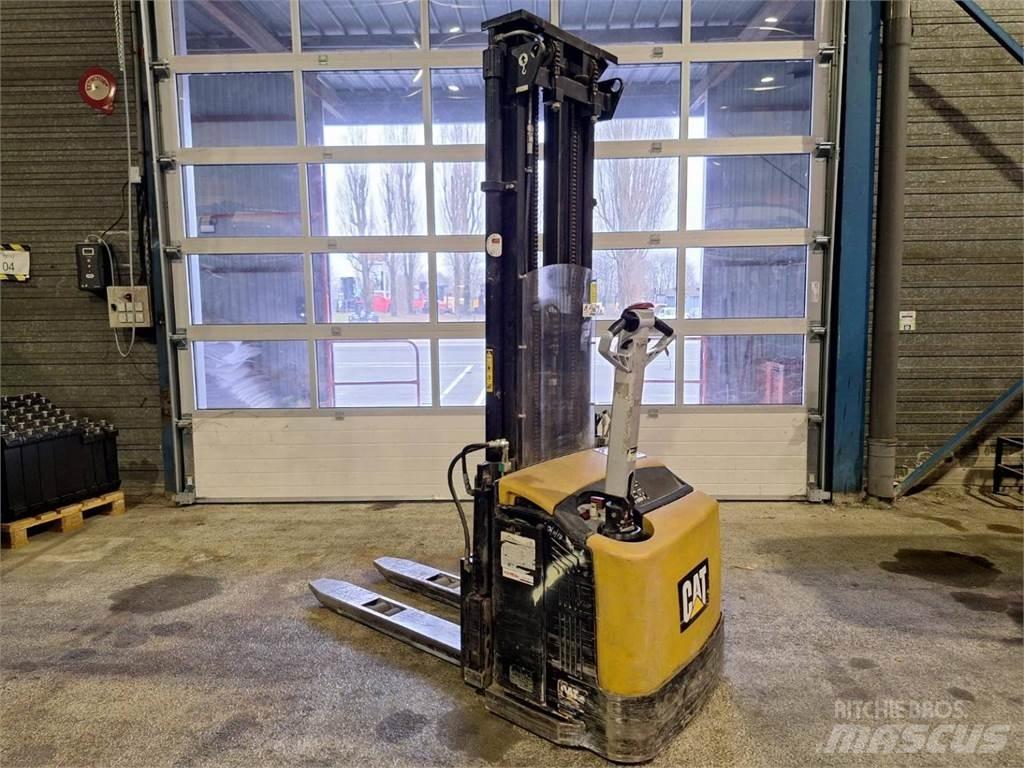 CAT NSP16N Ручные штабелёры с электроподъёмом