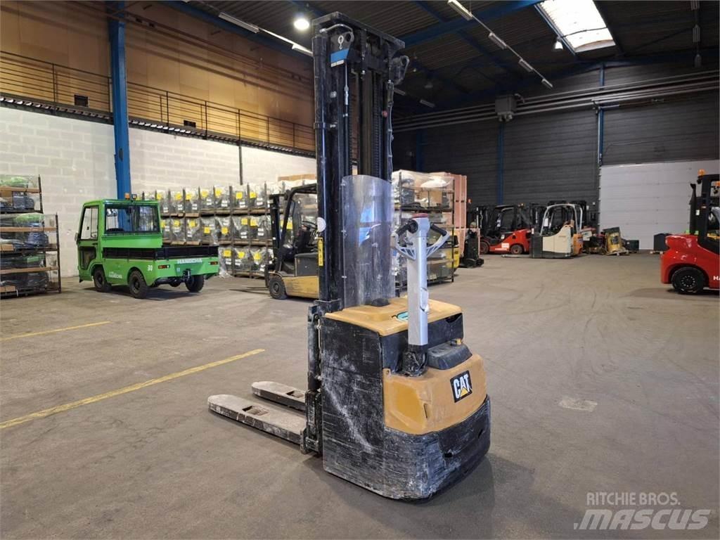 CAT NSP16N2 Ручные штабелёры с электроподъёмом