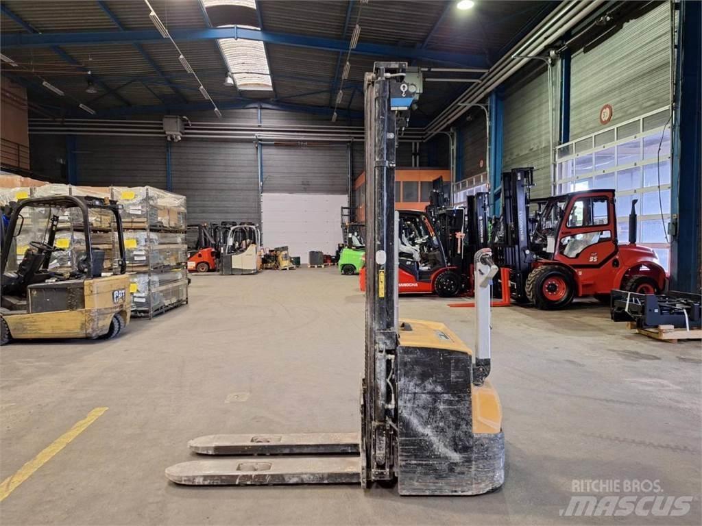 CAT NSP16N2 Ручные штабелёры с электроподъёмом