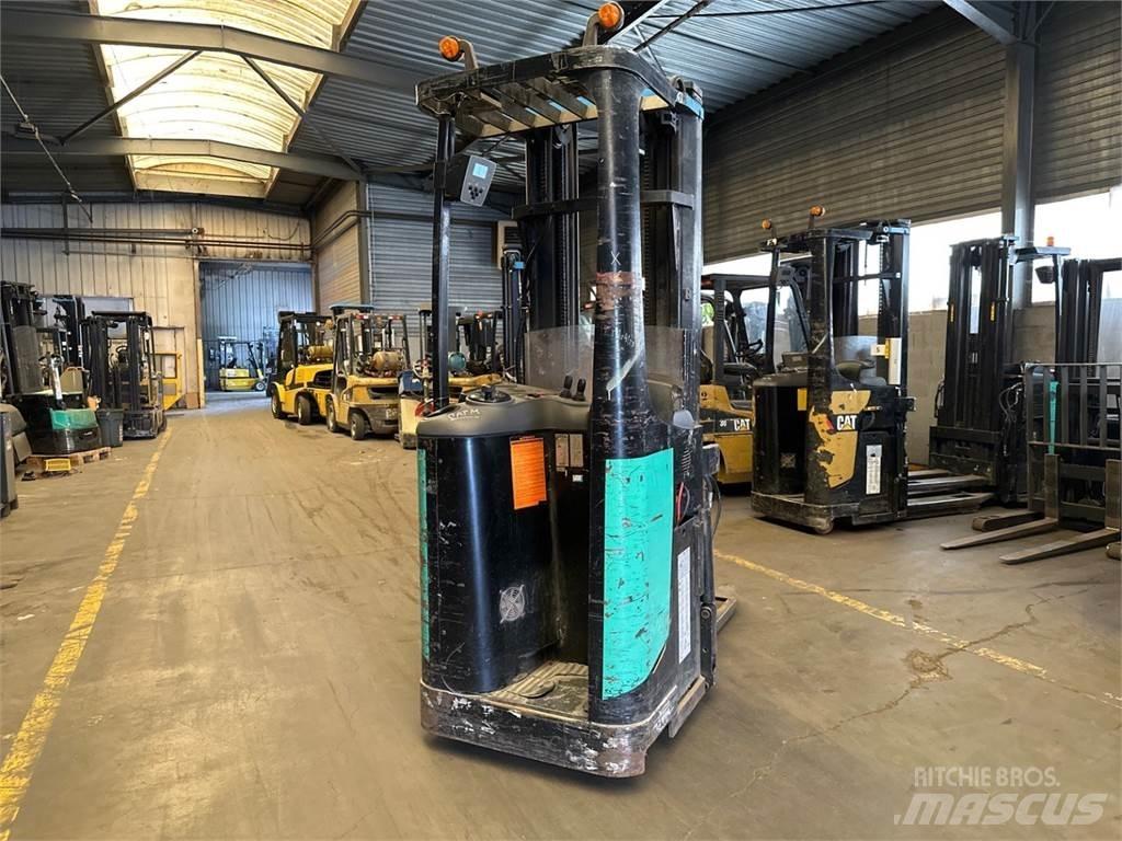 CAT NSR20N Самоходные электроштабелёры