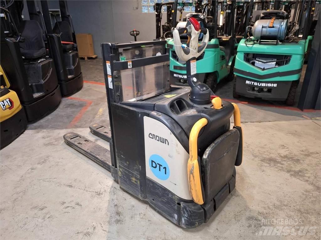 Crown DT3040 Самоходные электроштабелёры