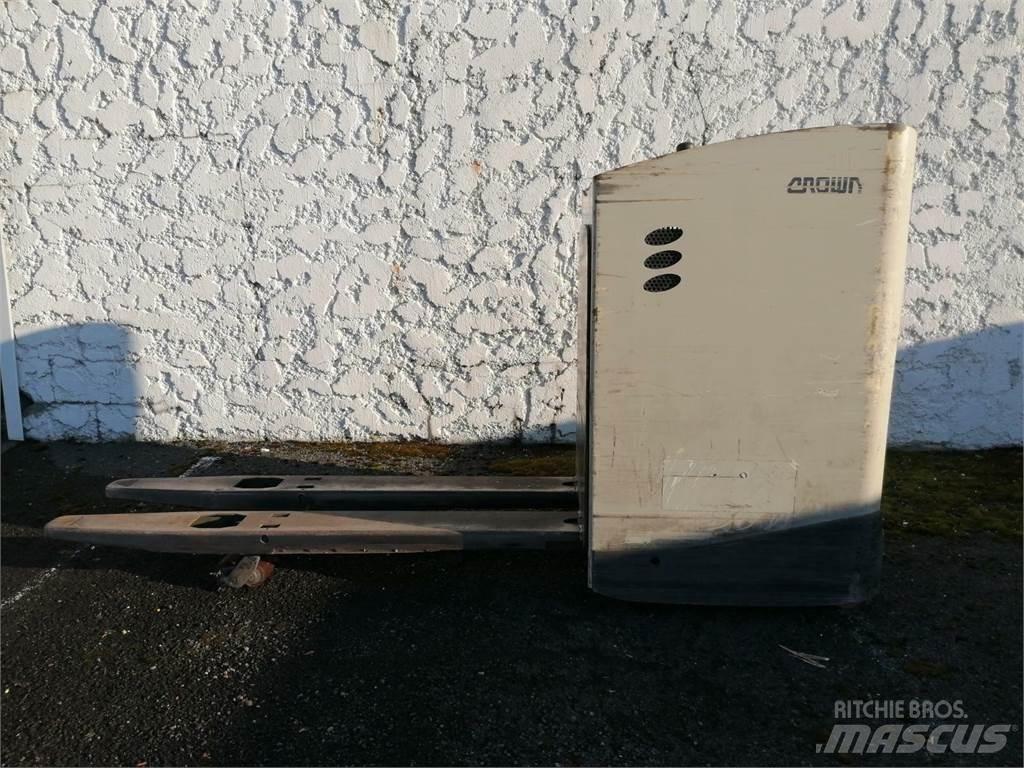 Crown RT4000 Самоходные электроштабелёры
