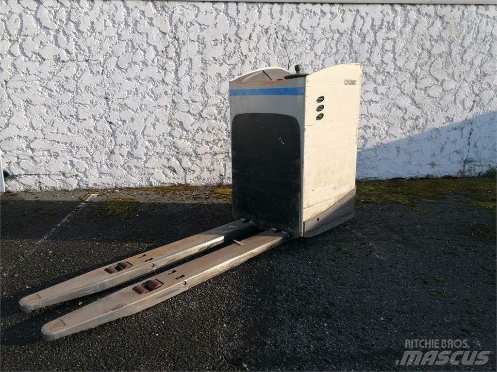 Crown RT4000 Самоходные электроштабелёры