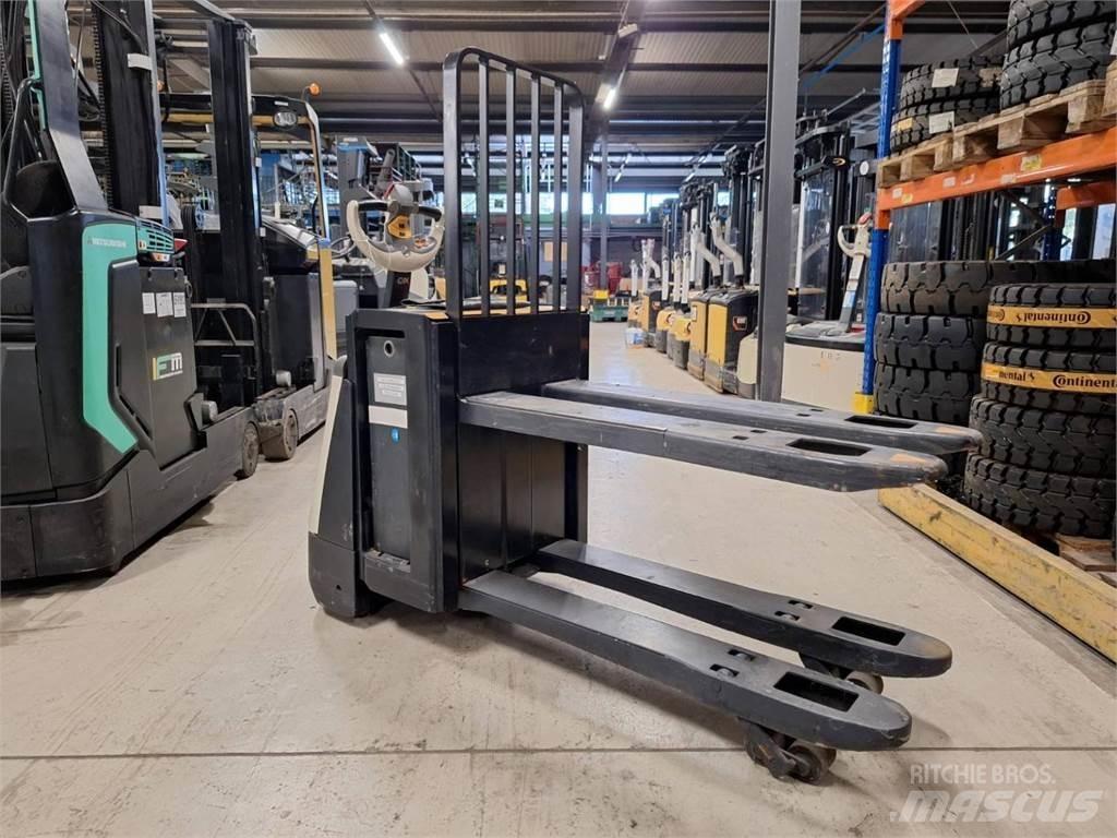 Crown WP3080 Ручные штабелёры с электроподъёмом
