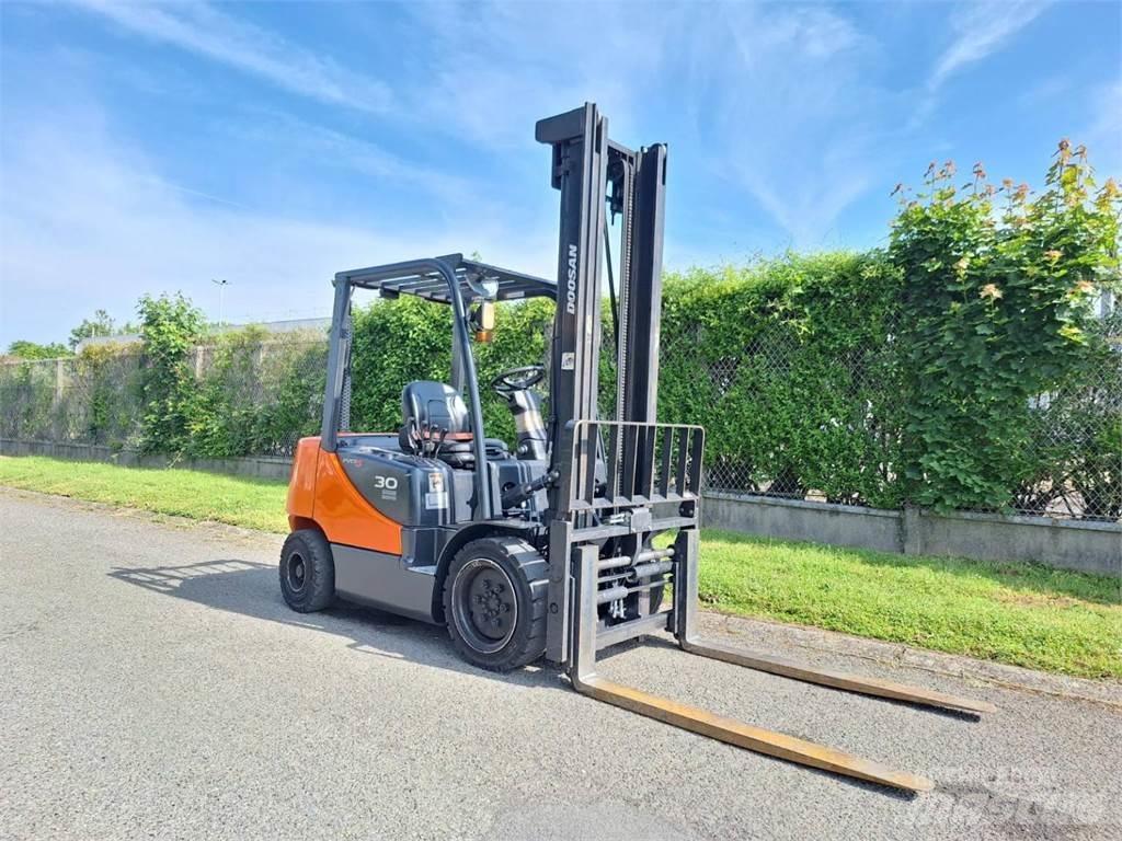 Doosan D30S 5 Другие складские механизмы
