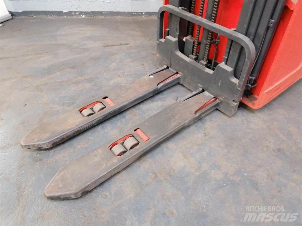 Fenwick L12 Самоходные электроштабелёры