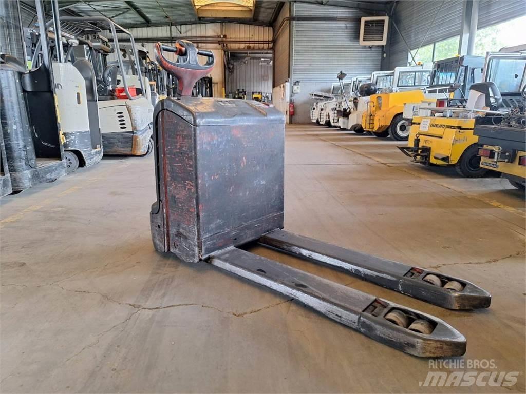 Fenwick T18 Ручные штабелёры с электроподъёмом