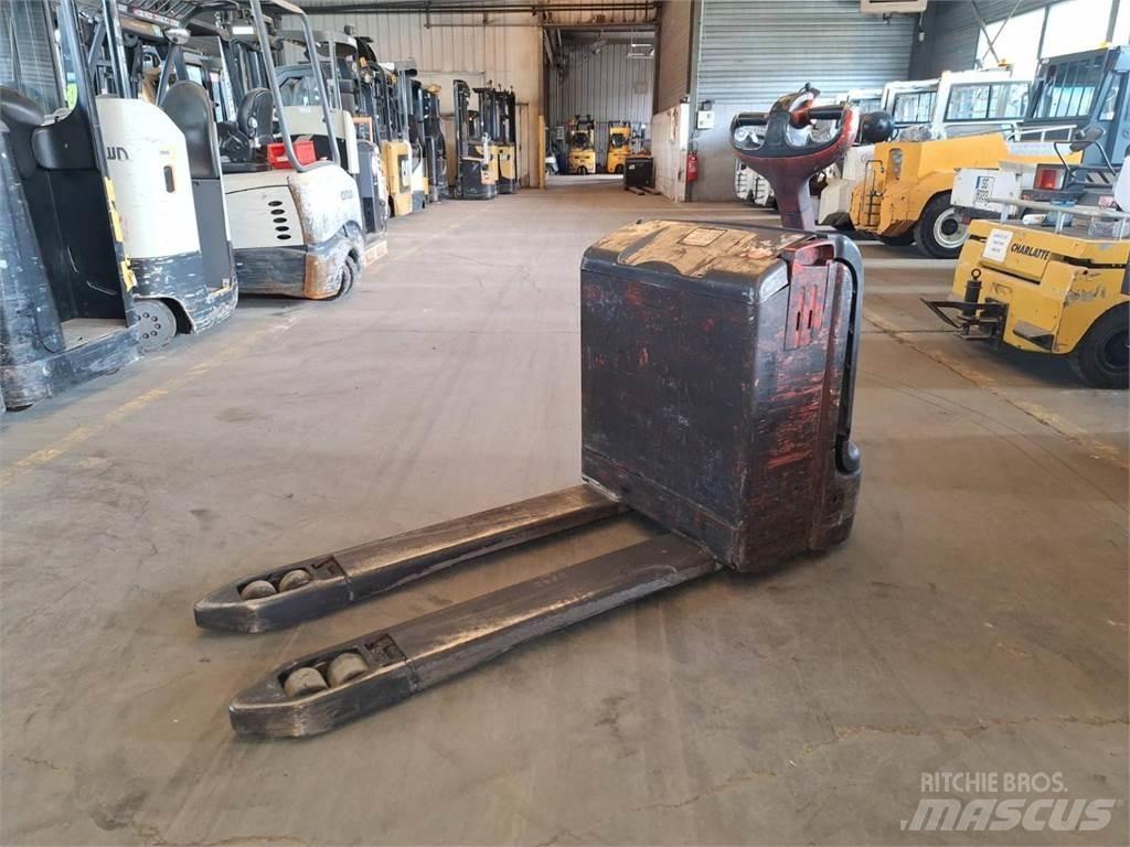 Fenwick T18 Ручные штабелёры с электроподъёмом