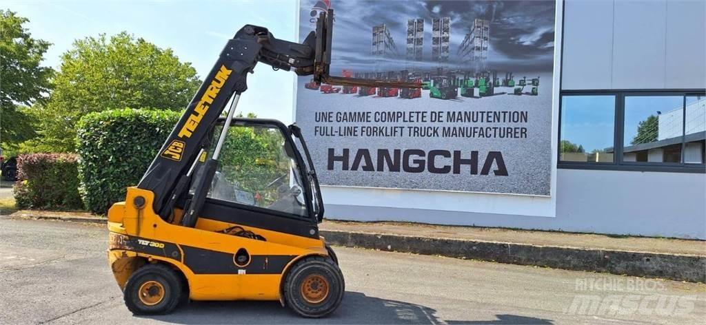 JCB TLT30D Сельскохозяйственные телескопические погрузчики