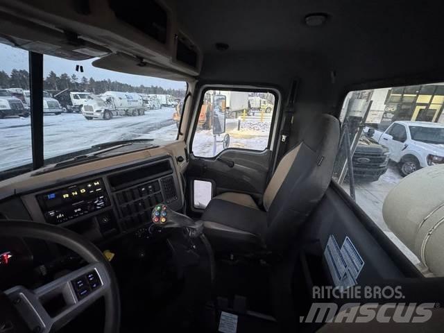 Mack GRANITE Прочие фургоны