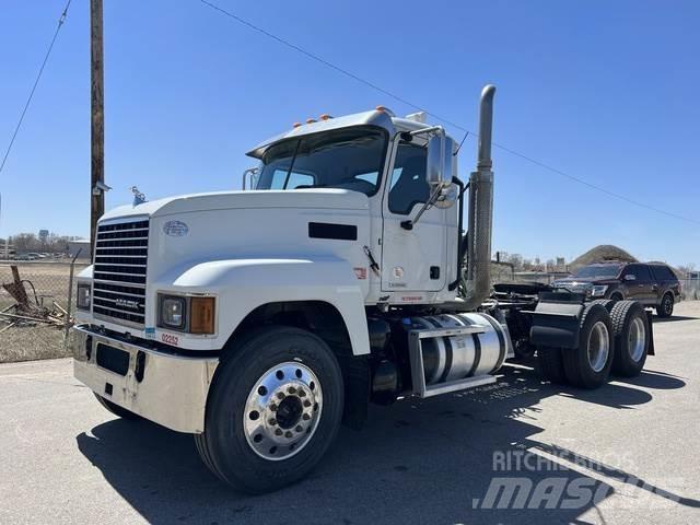 Mack PINNACLE Прочие фургоны