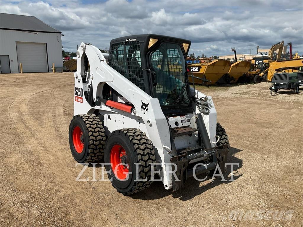 Bobcat S250 Мини-погрузчики