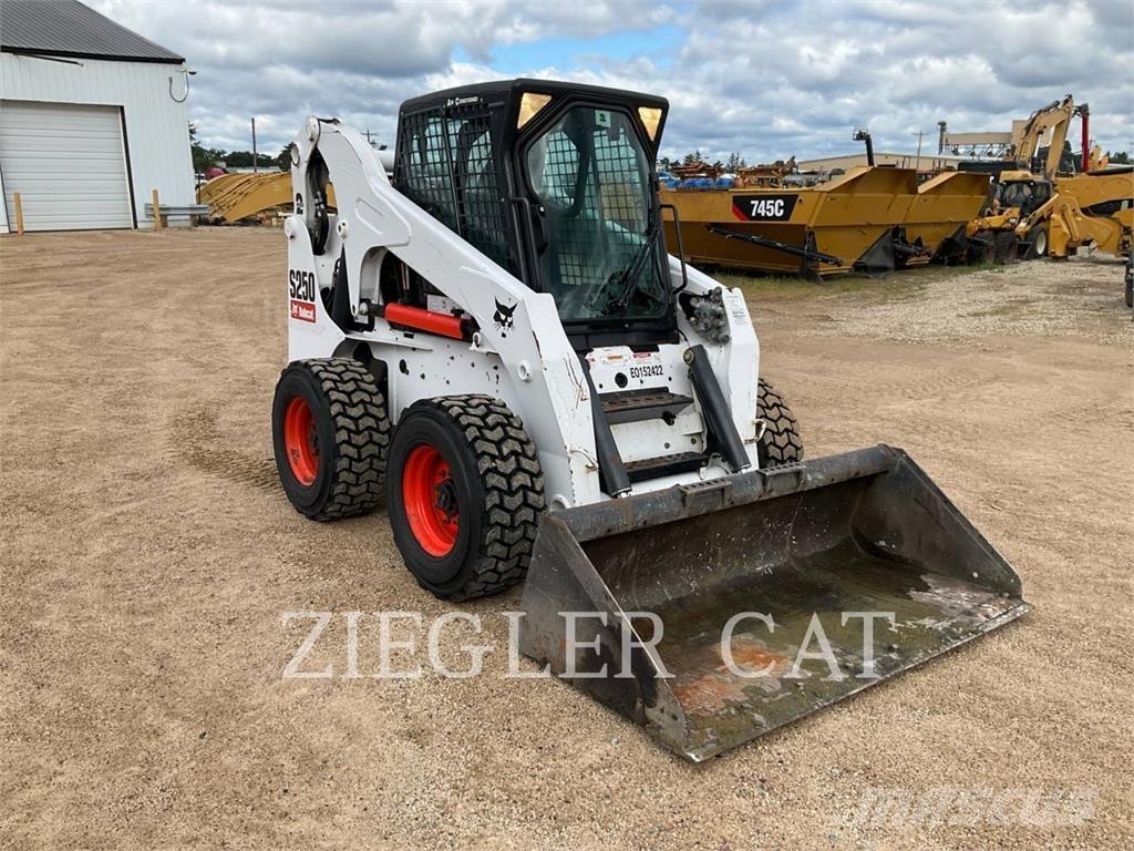 Bobcat S250 Мини-погрузчики