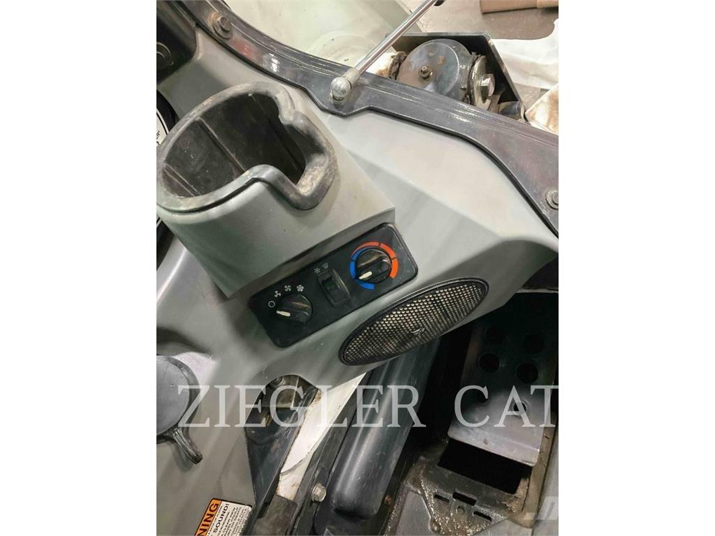 Bobcat T870 Гусеничные фронтальные погрузчики