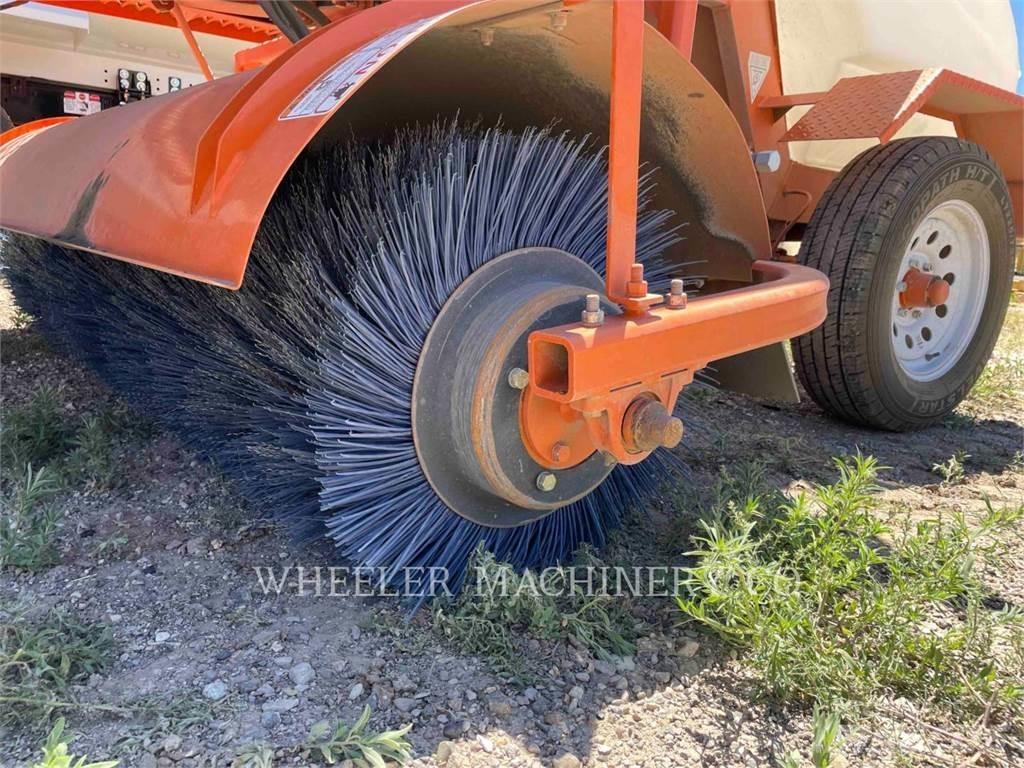 Broce BROOM 4 Вакуумные уборочные машины