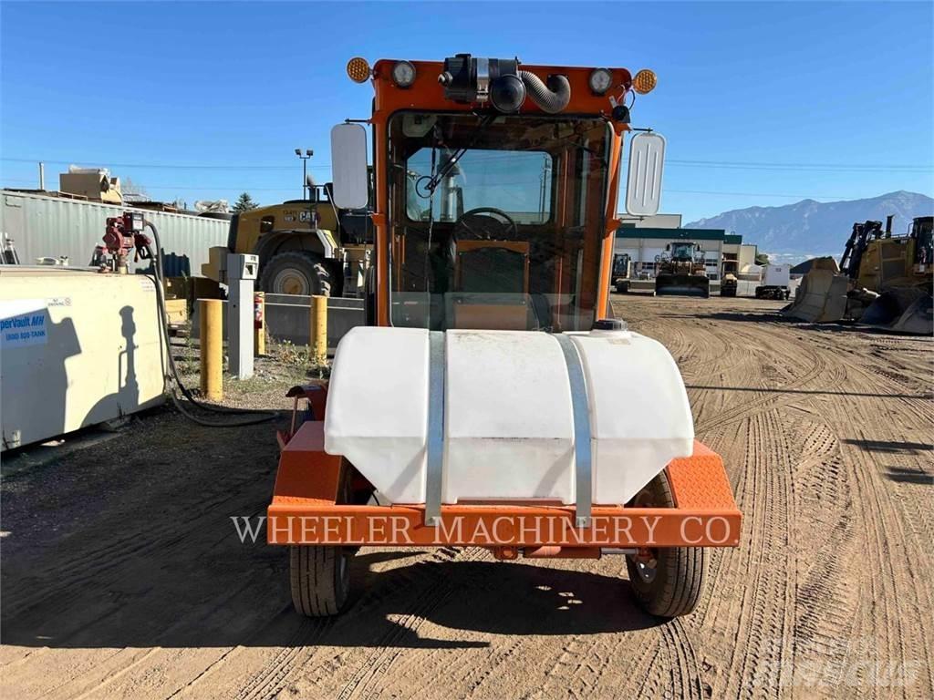 Broce BROOM 4 Вакуумные уборочные машины