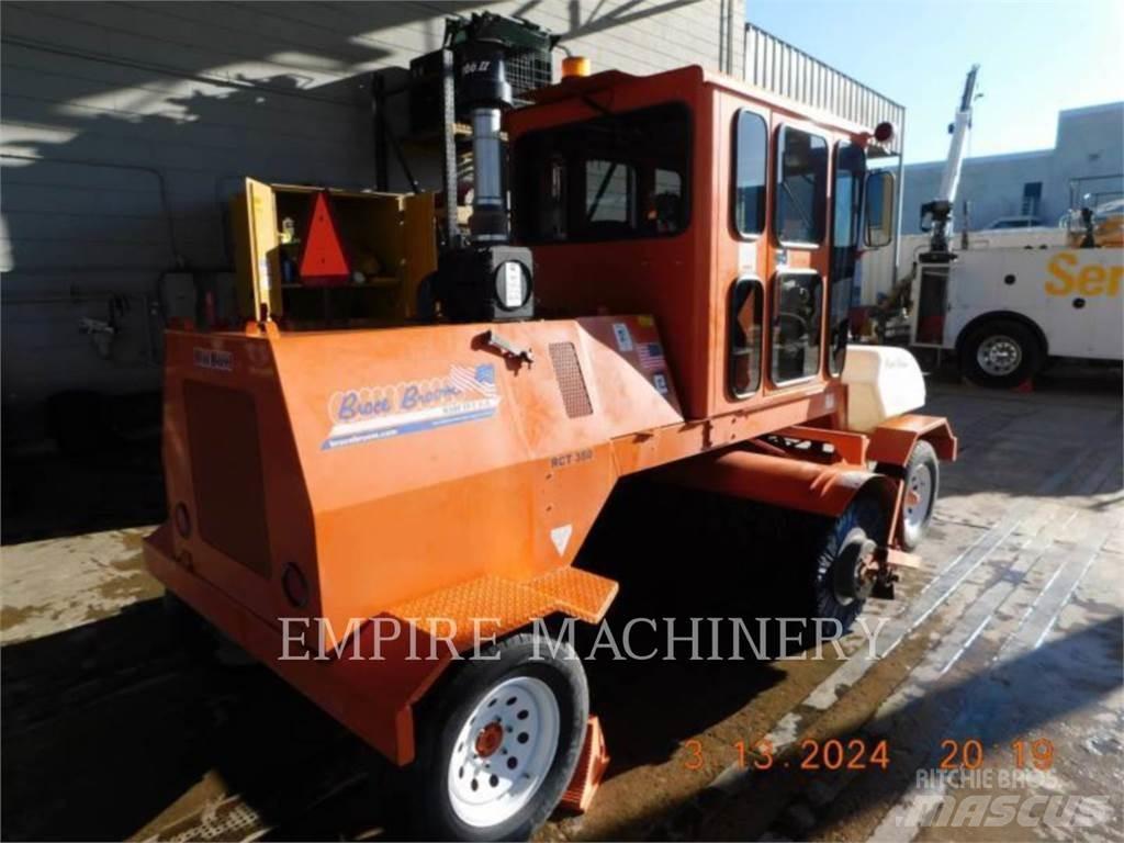 Broce CR350D BR Вакуумные уборочные машины
