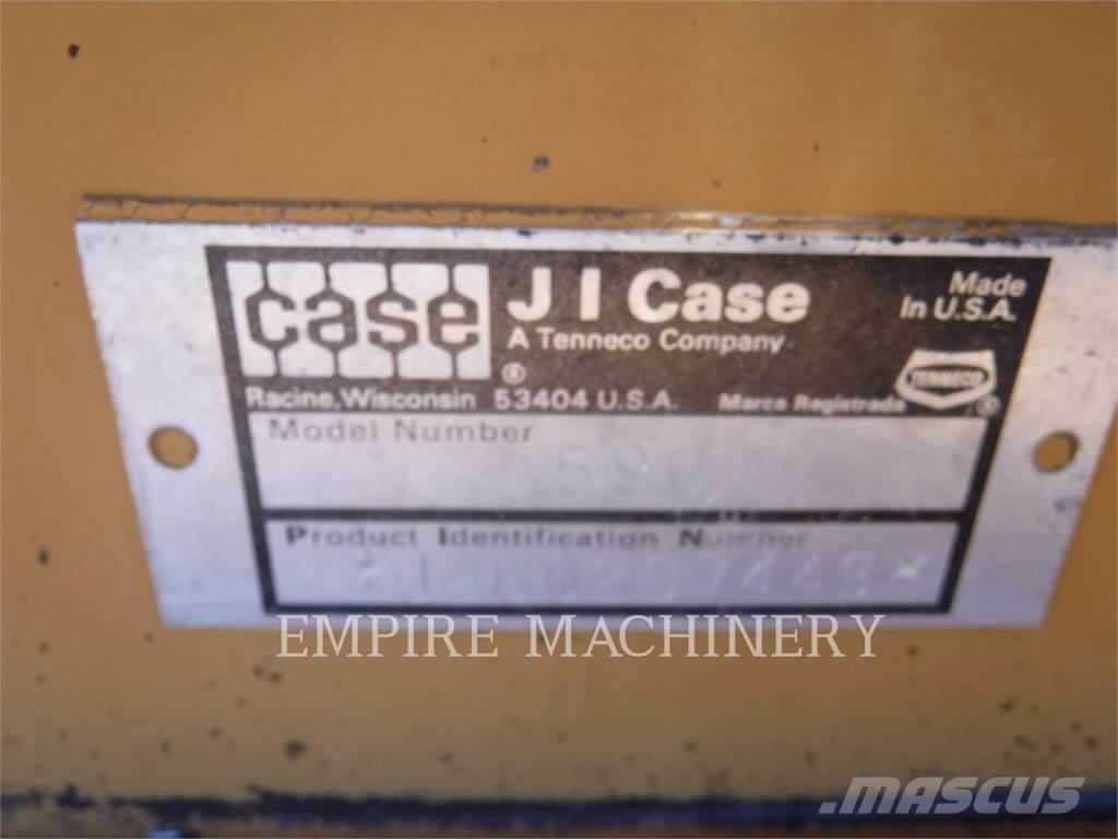 CASE 590 Экскаваторы-погрузчики